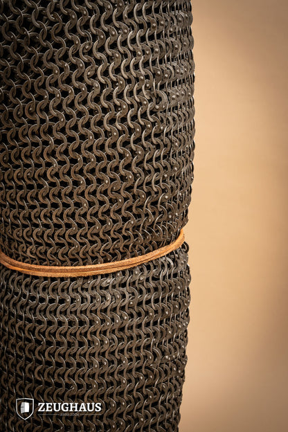 Flatring Wedge Riveted Chainmail Chausses 9 mm steel oiled B-Stock